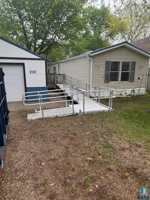 202 Park Blvd, Hurley, SD 57036