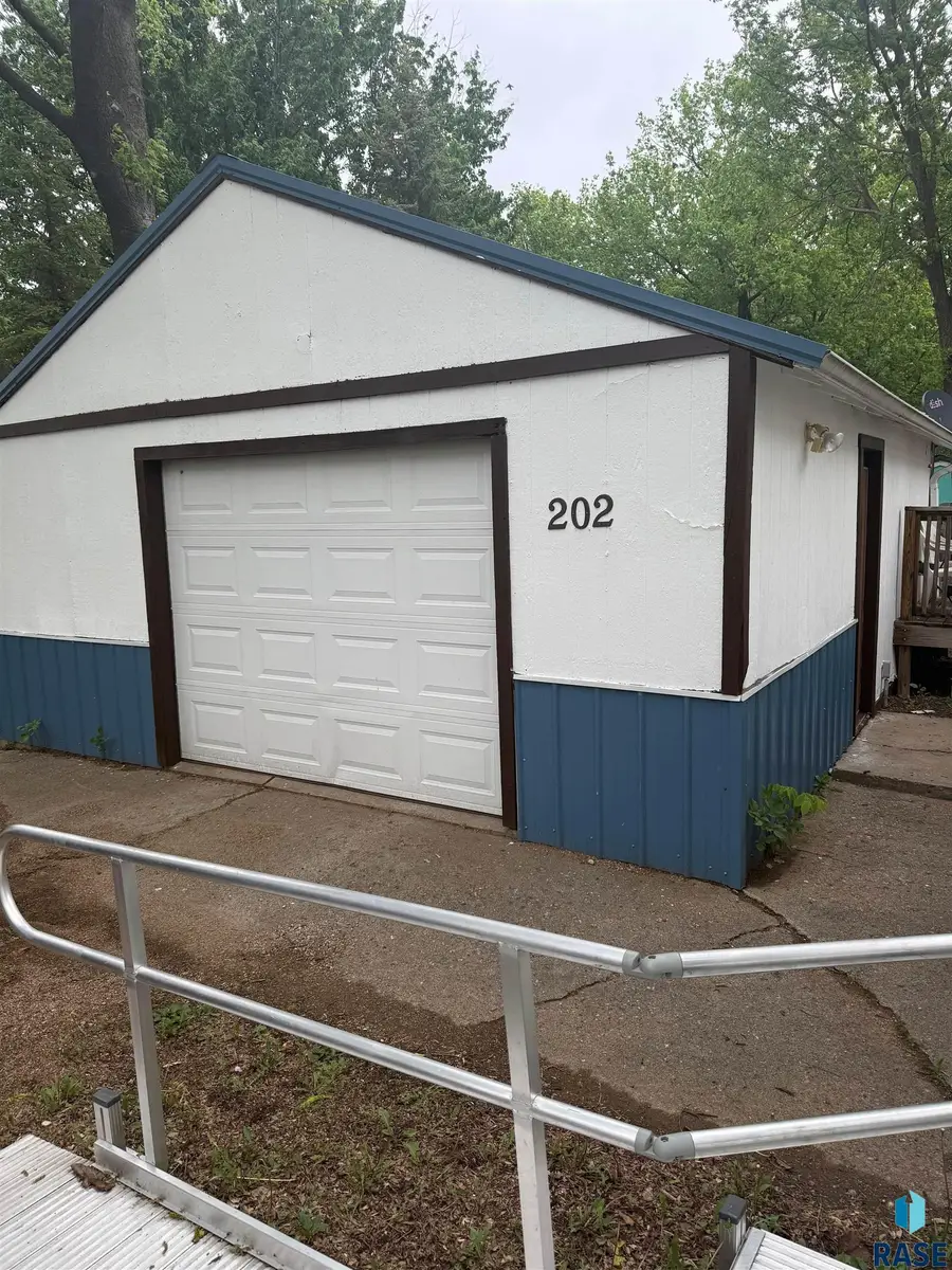 202 Park Blvd, Hurley, SD 57036 - #3