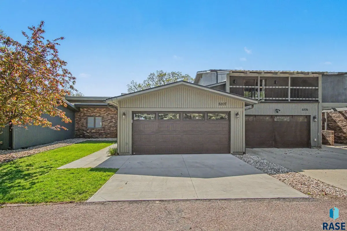 5207 E Valley Oaks Pl, Sioux Falls, SD 57110 - #1