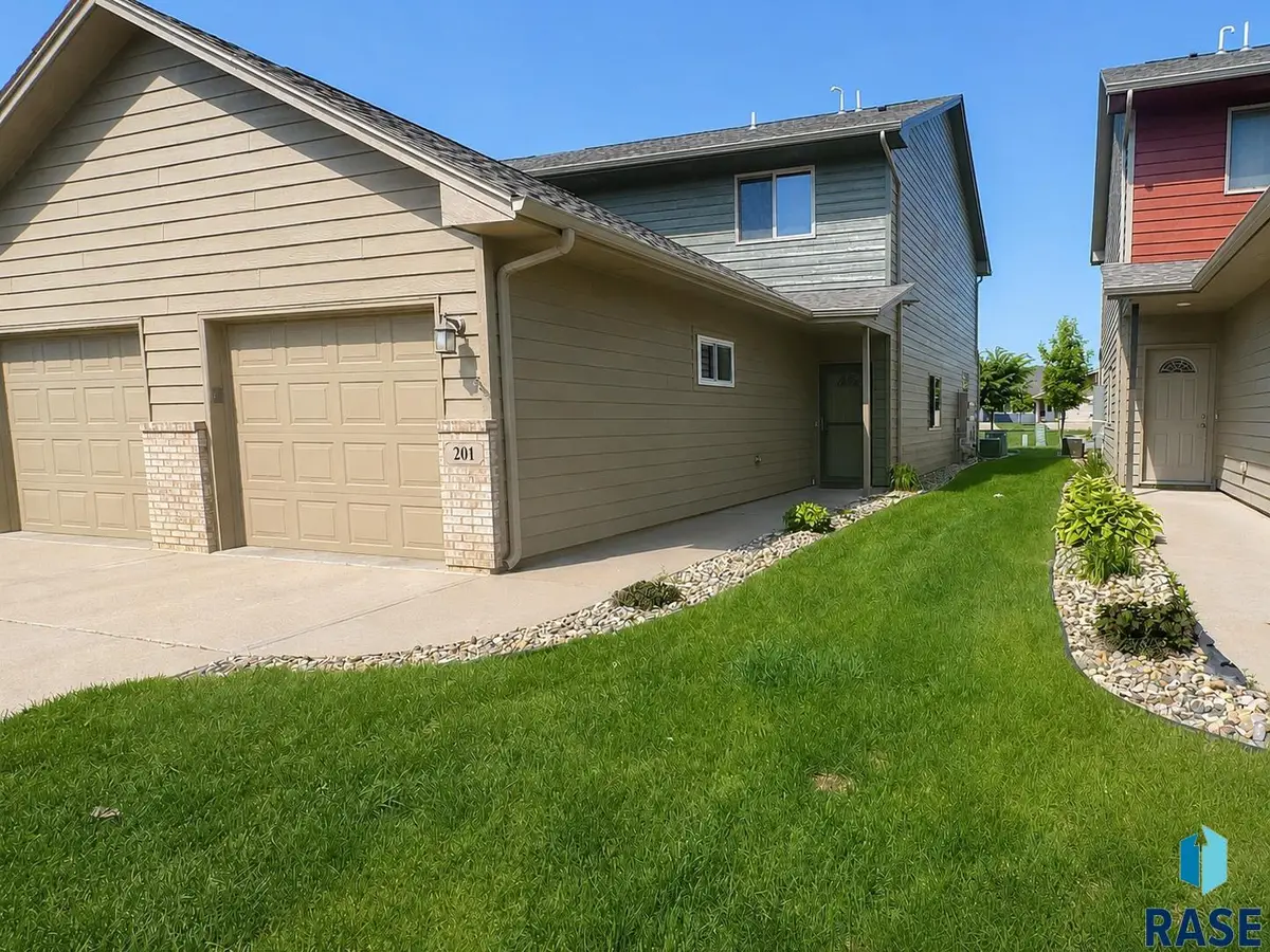 201 Emmett Trl, Harrisburg, SD 57032 - #1