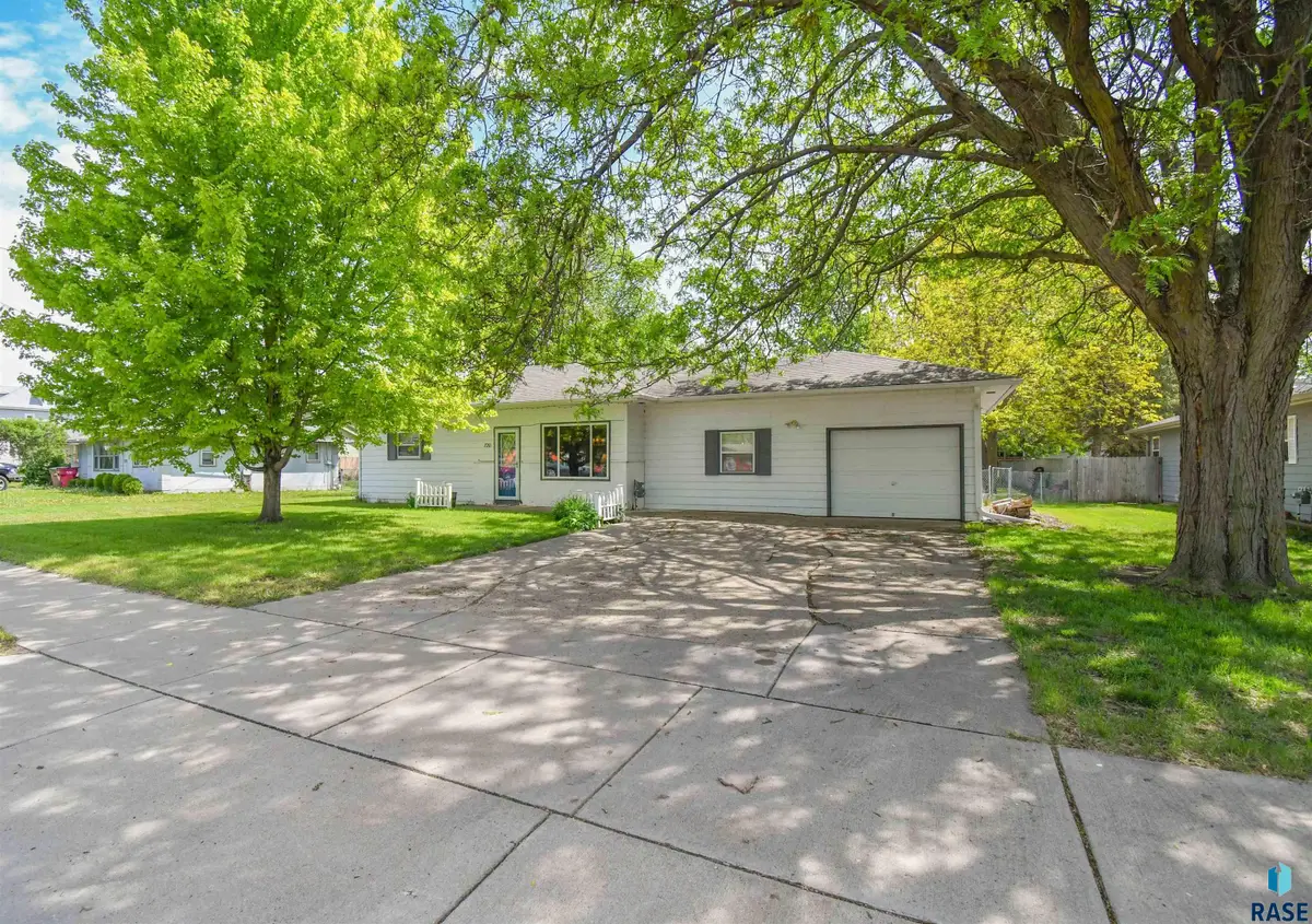 720 S Main St, Lennox, SD 57039 - #1