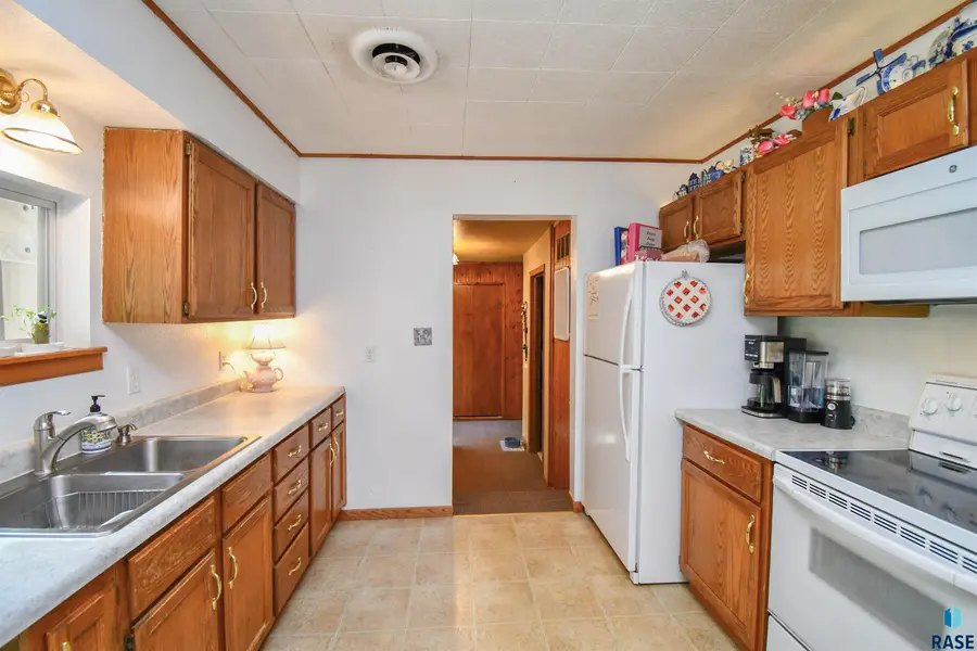 720 S Main St, Lennox, SD 57039 - #2