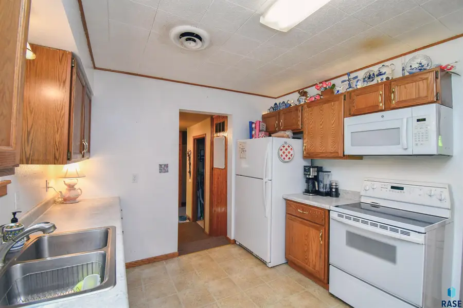 720 S Main St, Lennox, SD 57039 - #3