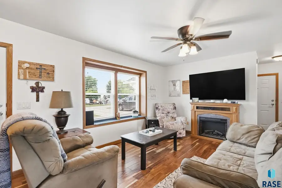 402 W Elder St, Montrose, SD 57048 - #2