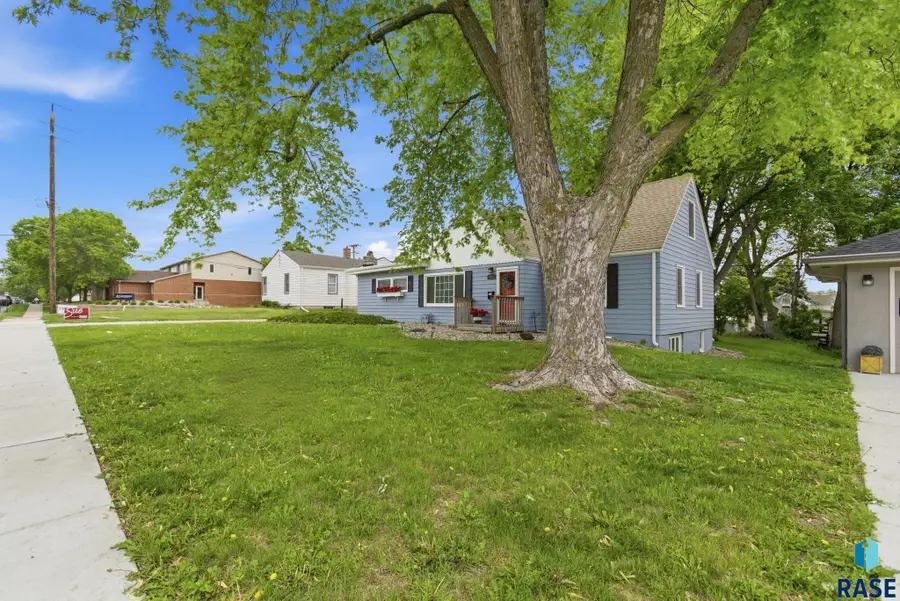2504 S Summit Ave, Sioux Falls, SD 57105 - #3