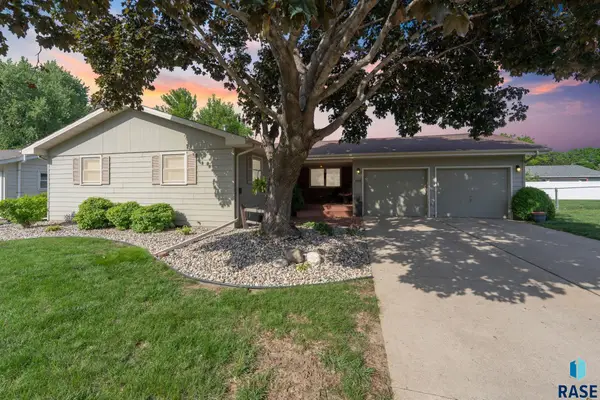 4308 S Hickory Hill Rd, Sioux Falls, SD 57103