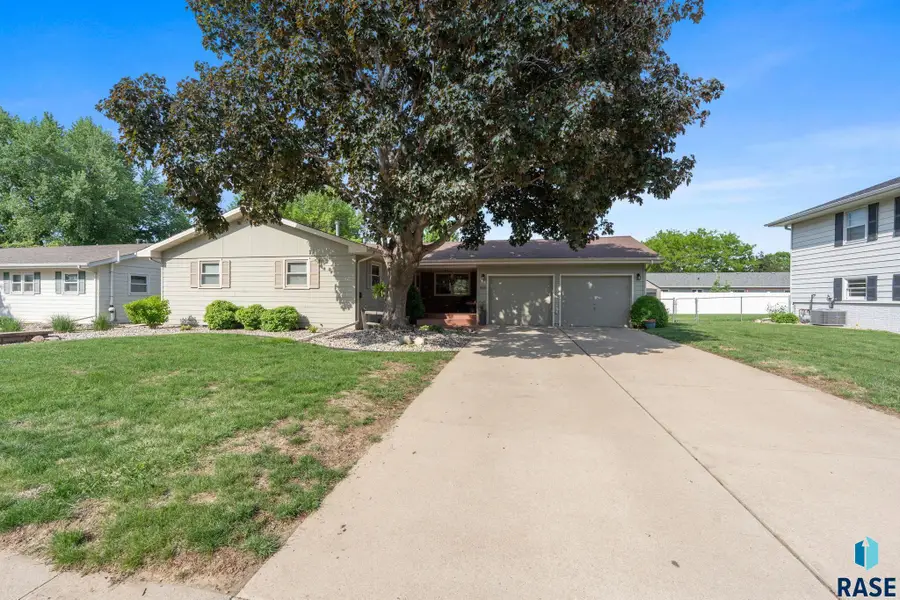 4308 S Hickory Hill Rd, Sioux Falls, SD 57103 - #2