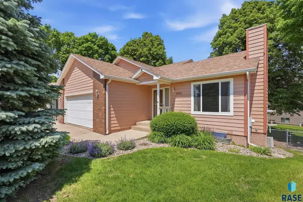 4901 S Shamrock Cir, Sioux Falls, SD 57106