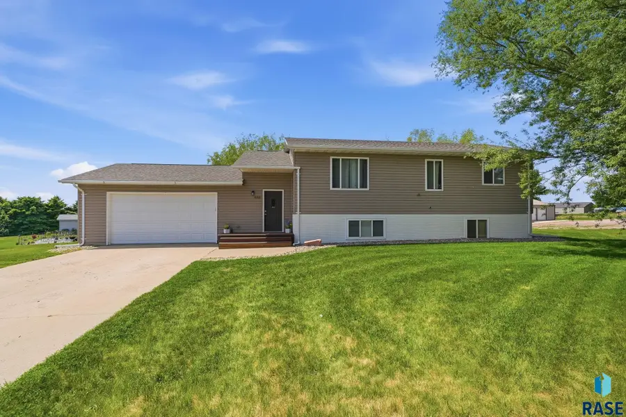 400 Sunrise Cir, Garretson, SD 57030 - #2