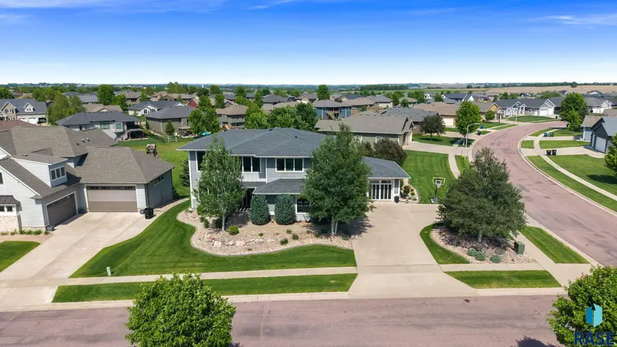 2308 S Durango Dr, Sioux Falls, SD 57110 - #2