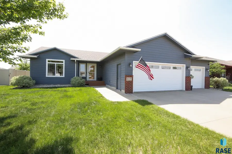 809 Honeysuckle Dr, Harrisburg, SD 57032 - #2