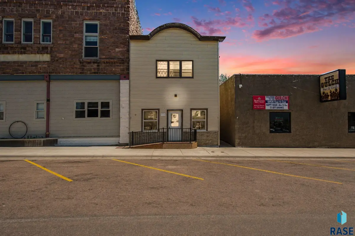 524 N Main Ave, Garretson, SD 57030 - #1