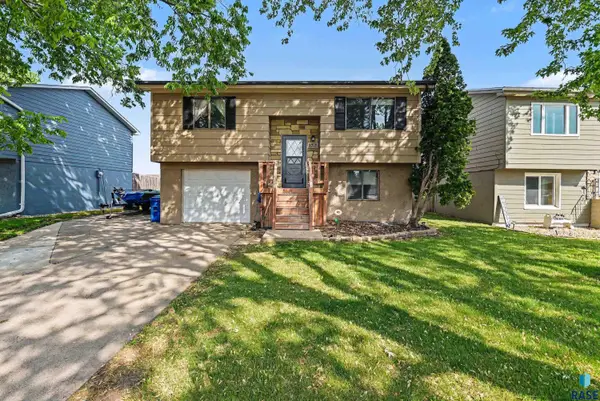 4805 W Saint James Dr, Sioux Falls, SD 57106