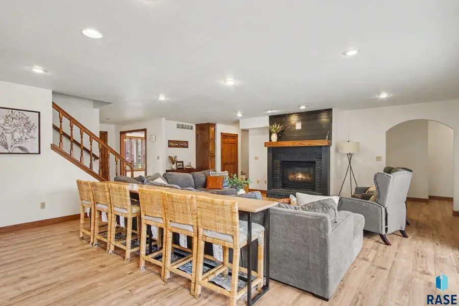 220 S Lincoln St, Lennox, SD 57039 - #3