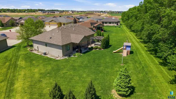 5721 E Robin Oak Cir, Sioux Falls, SD 57110