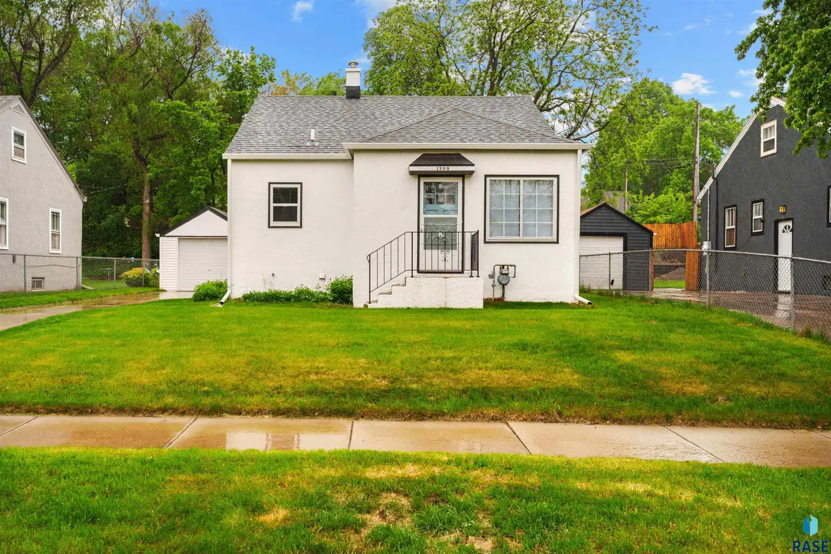 1309 W Sioux St, Sioux Falls, SD 57104 - #1