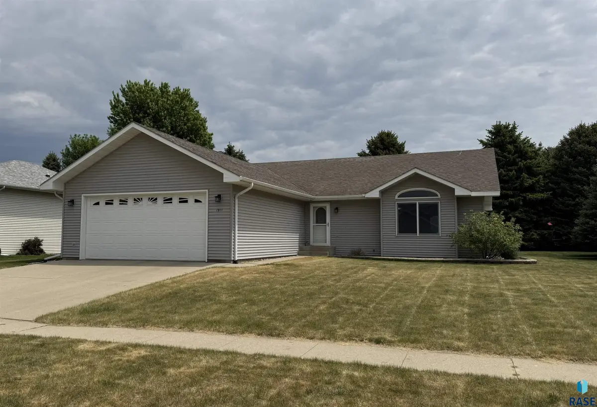 1911 Pebble Beach Cir, Brookings, SD 57006 - #1