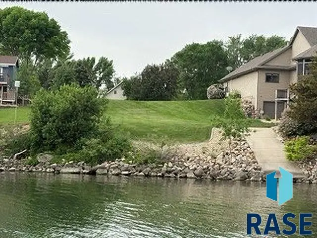6554 Killarney Park Dr, Wentworth, SD 57075 - #2