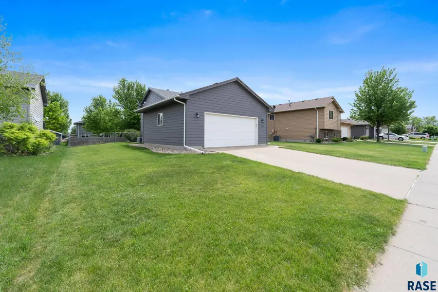 3904 S Klein Ave, Sioux Falls, SD 57106 - #2