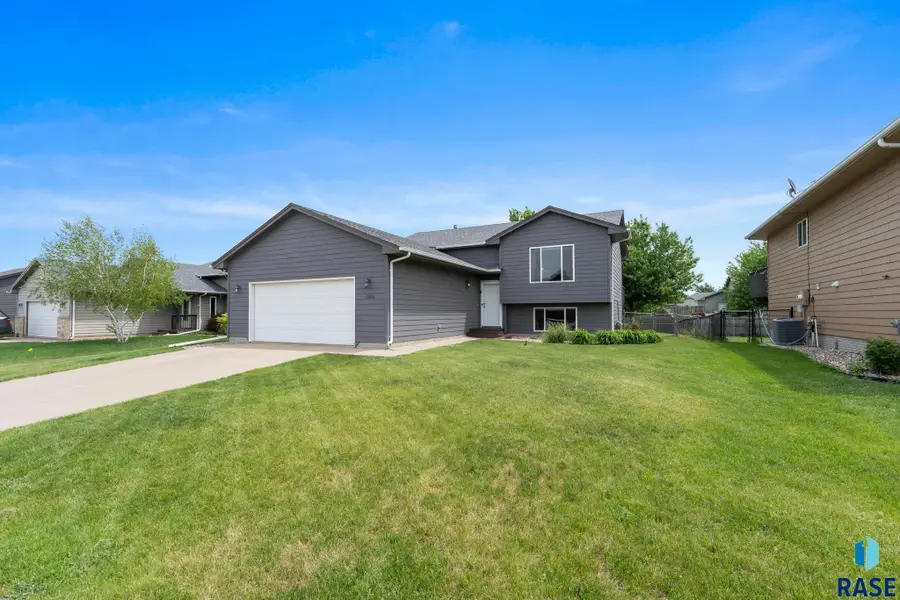 3904 S Klein Ave, Sioux Falls, SD 57106 - #3
