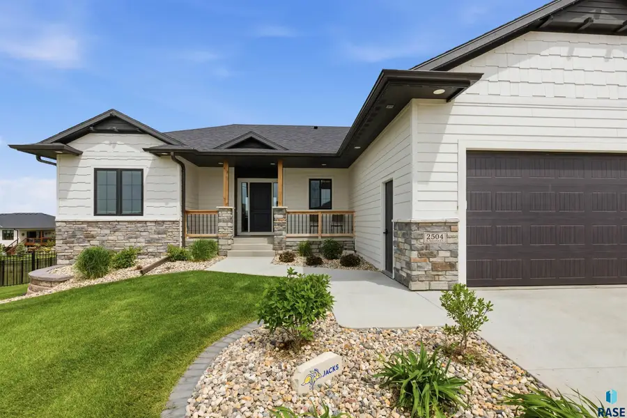 2504 S Galena Ct, Sioux Falls, SD 57110 - #2