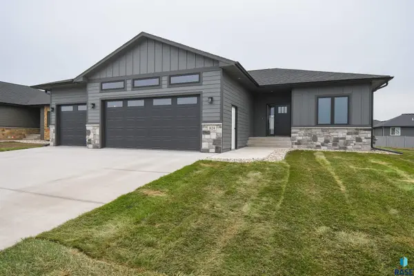824 Almond Ave, Harrisburg, SD 57032