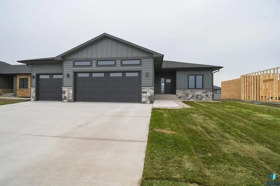 824 Almond Ave, Harrisburg, SD 57032 - #2