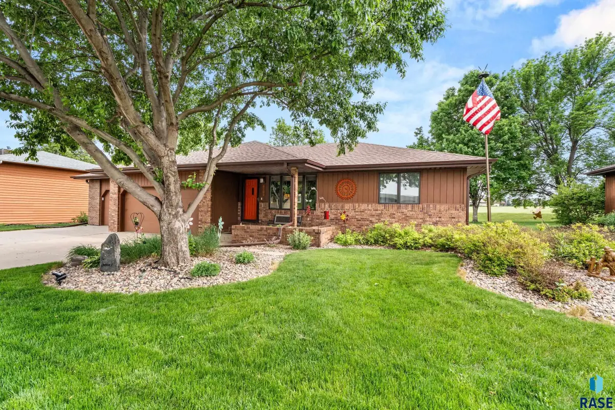6105 W Oscar Howe Cir, Sioux Falls, SD 57106 - #1