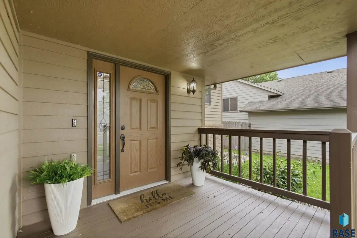 5024 E Fernwood Dr, Sioux Falls, SD 57110 - #1
