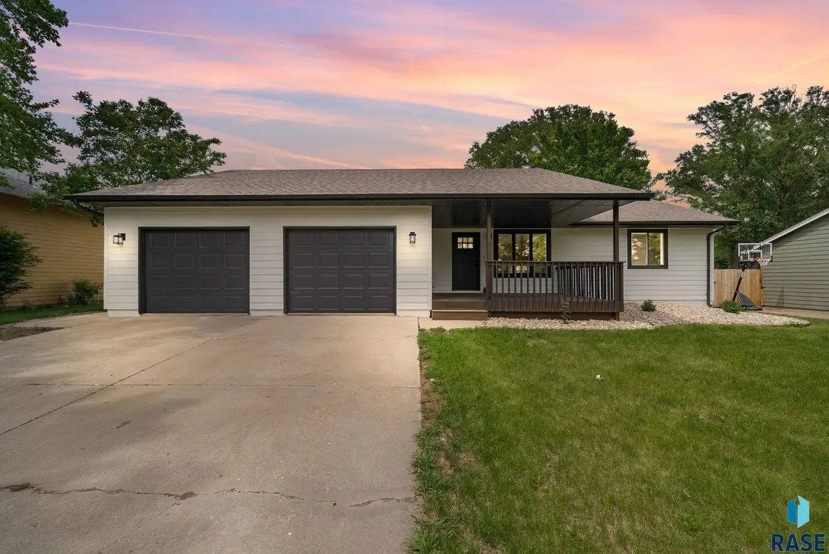 312 W Evergreen Dr, Brandon, SD 57005 - #1