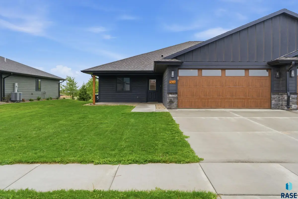 1506 W 20th Ave, Mitchell, SD 57301 - #1