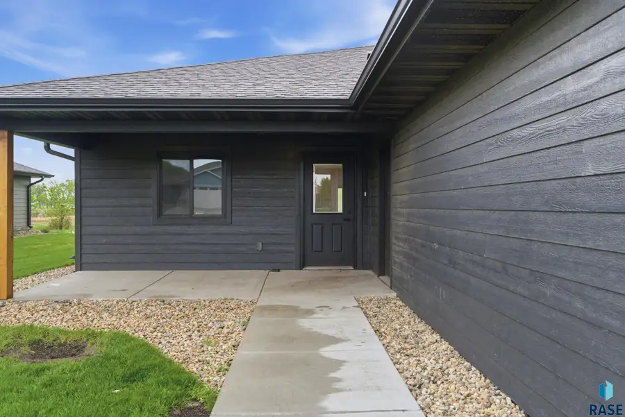 1506 W 20th Ave, Mitchell, SD 57301 - #3