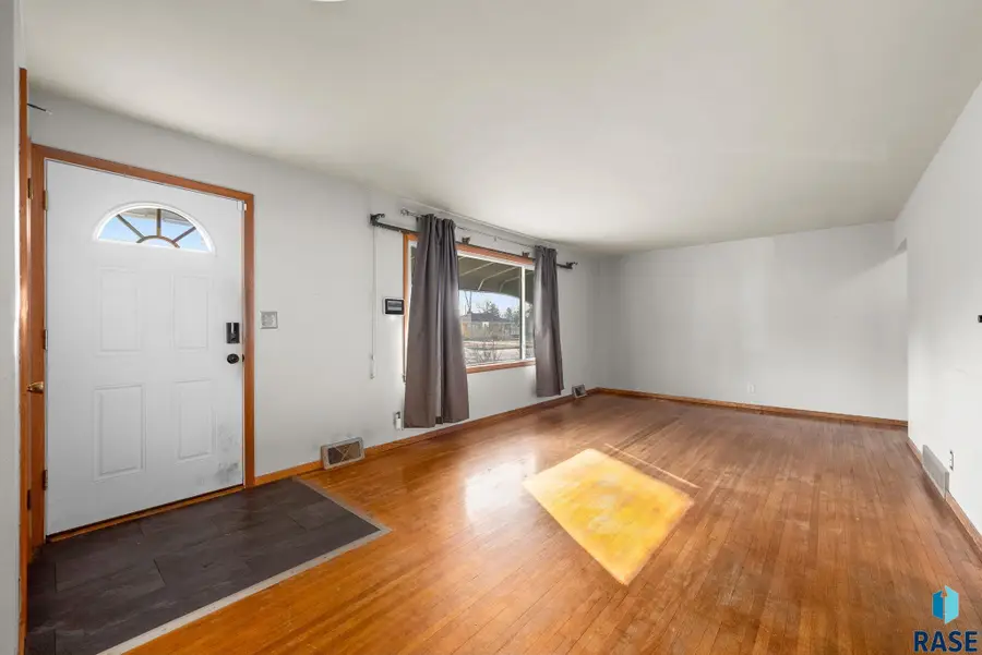 3005 S Western Ave, Sioux Falls, SD 47105 - #2