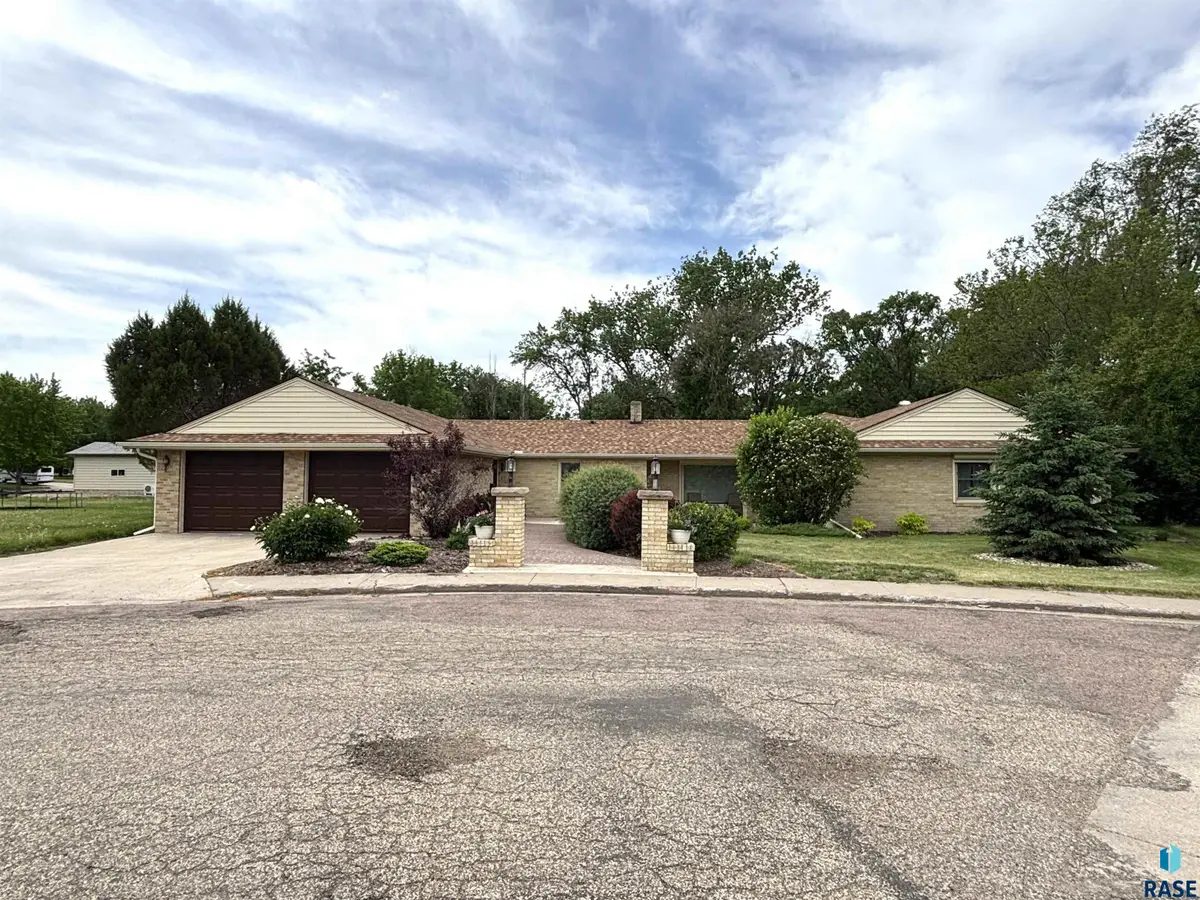 316 E 5th St, Miller, SD 57362 - #1