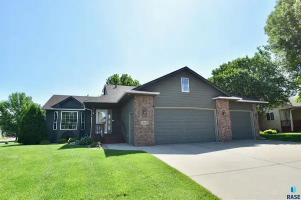 3300 S Fernwood Ave, Sioux Falls, SD 57110