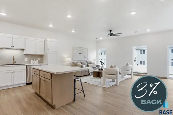 8025 E Tencate Pl, Sioux Falls, SD 57110