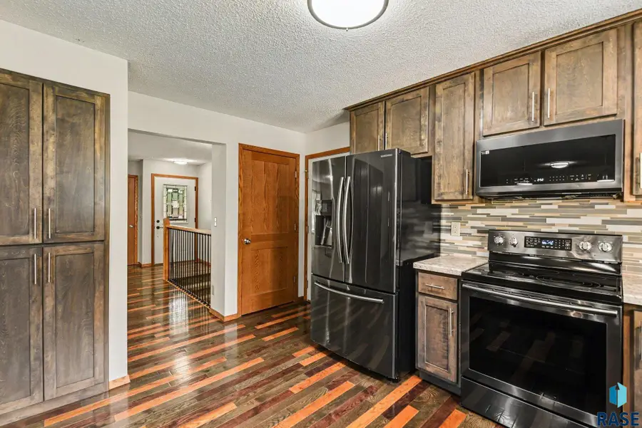 912 NE 9th St, Madison, SD 57042 - #3
