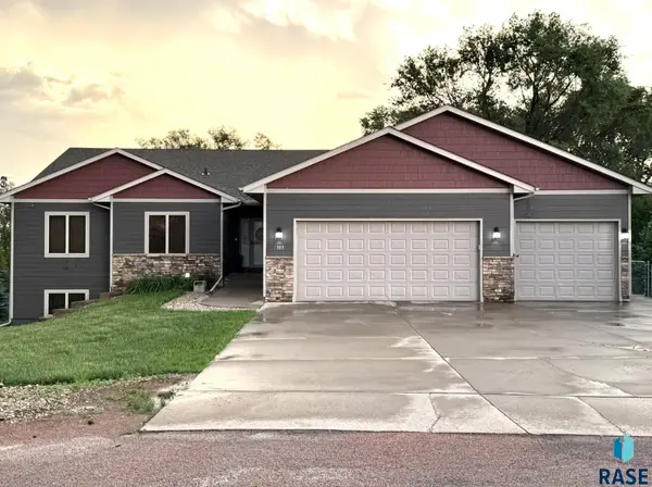 303 Meadowlark Ln, Montrose, SD 57048