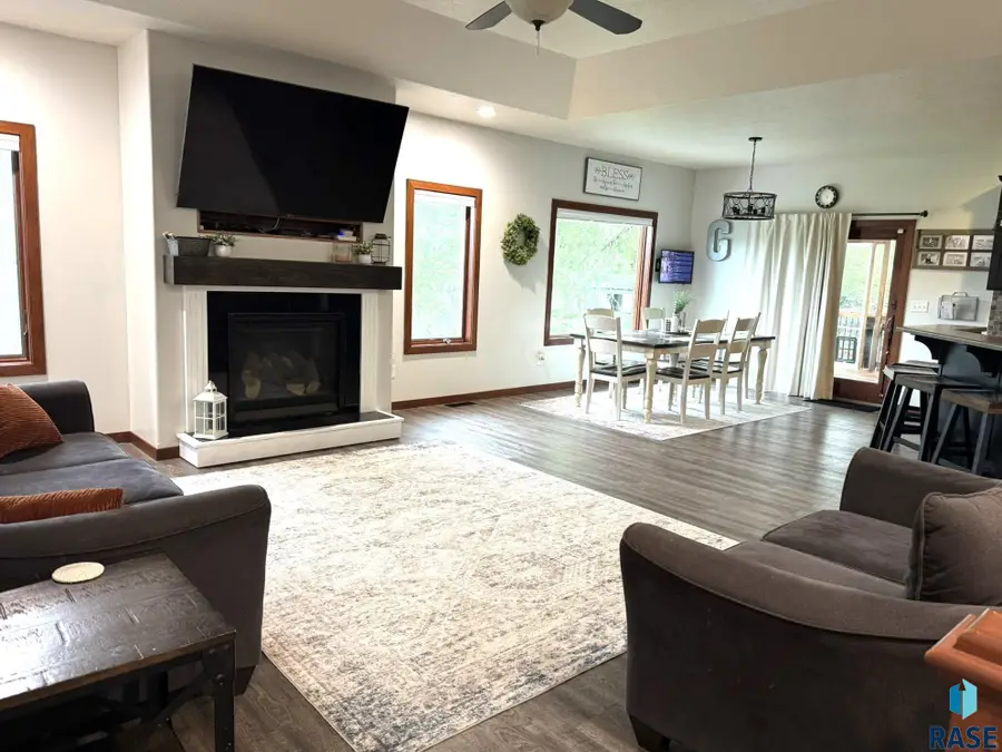 303 Meadowlark Ln, Montrose, SD 57048 - #3