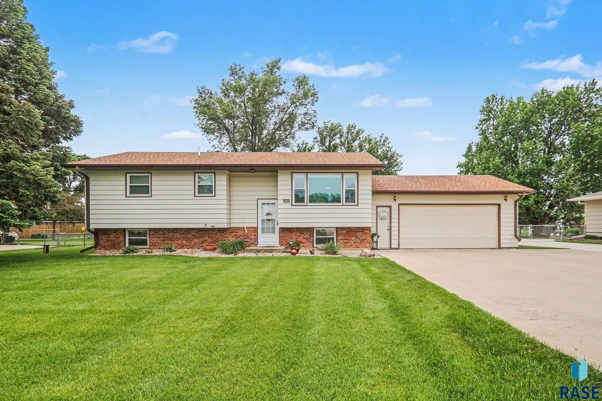 6605 W 10th St, Sioux Falls, SD 57107 - #1