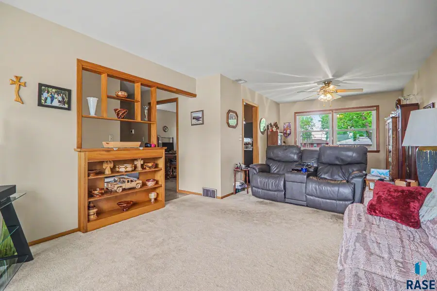 6605 W 10th St, Sioux Falls, SD 57107 - #2