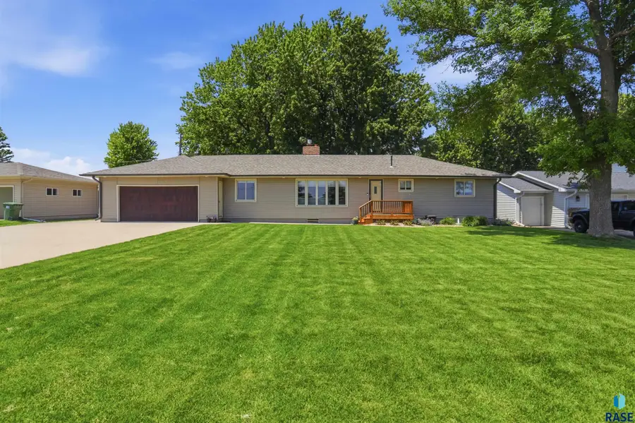 7405 N Cliff Ave, Sioux Falls, SD 57104 - #2
