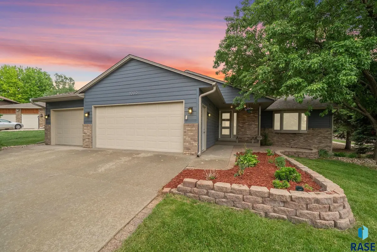 1000 N Richmond Cir, Sioux Falls, SD 57103 - #1