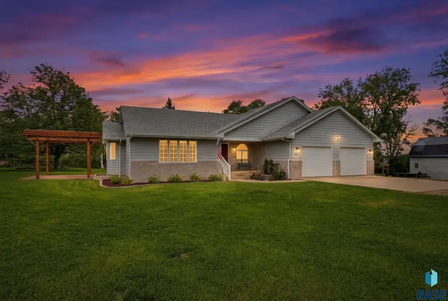 685 W Sanborn St, Parker, SD 57053 - #2