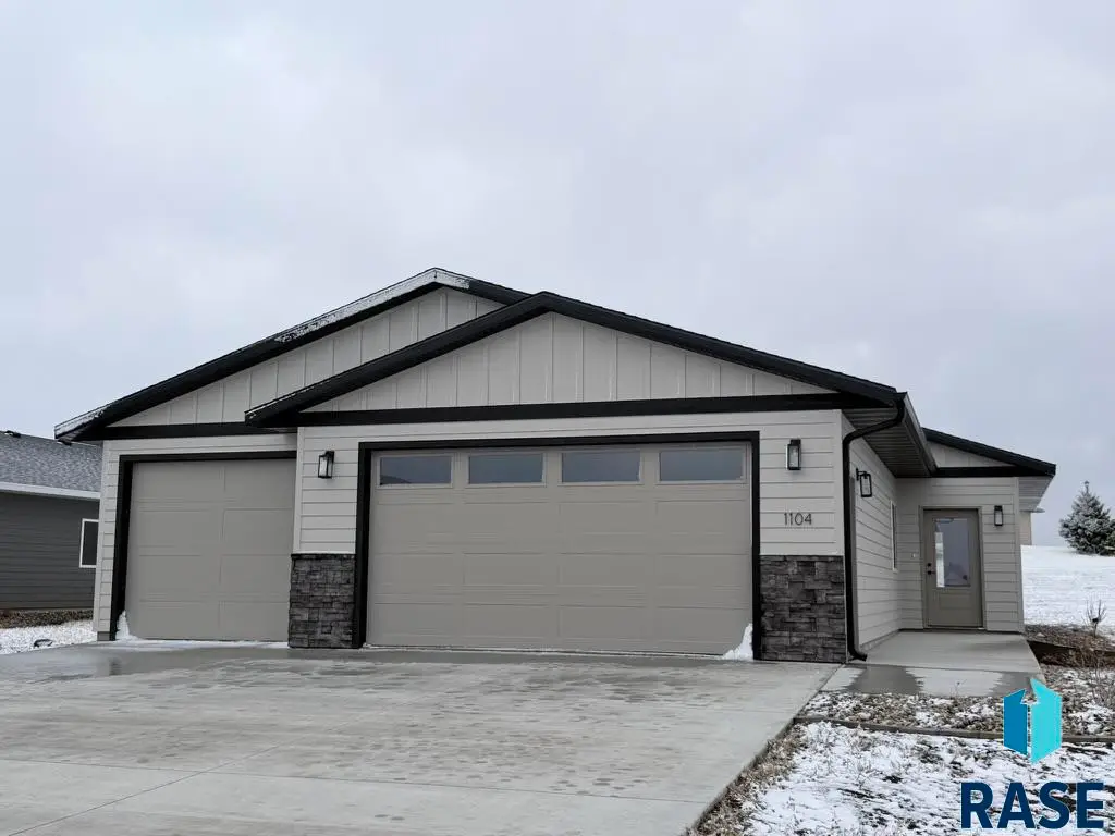1104 S 6th Ave, Rock Rapids, IA 51246 - #1
