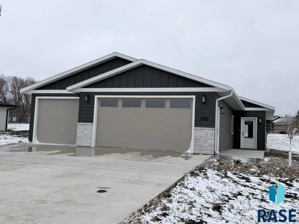 1002 S 6th Ave, Rock Rapids, IA 51246 - #1