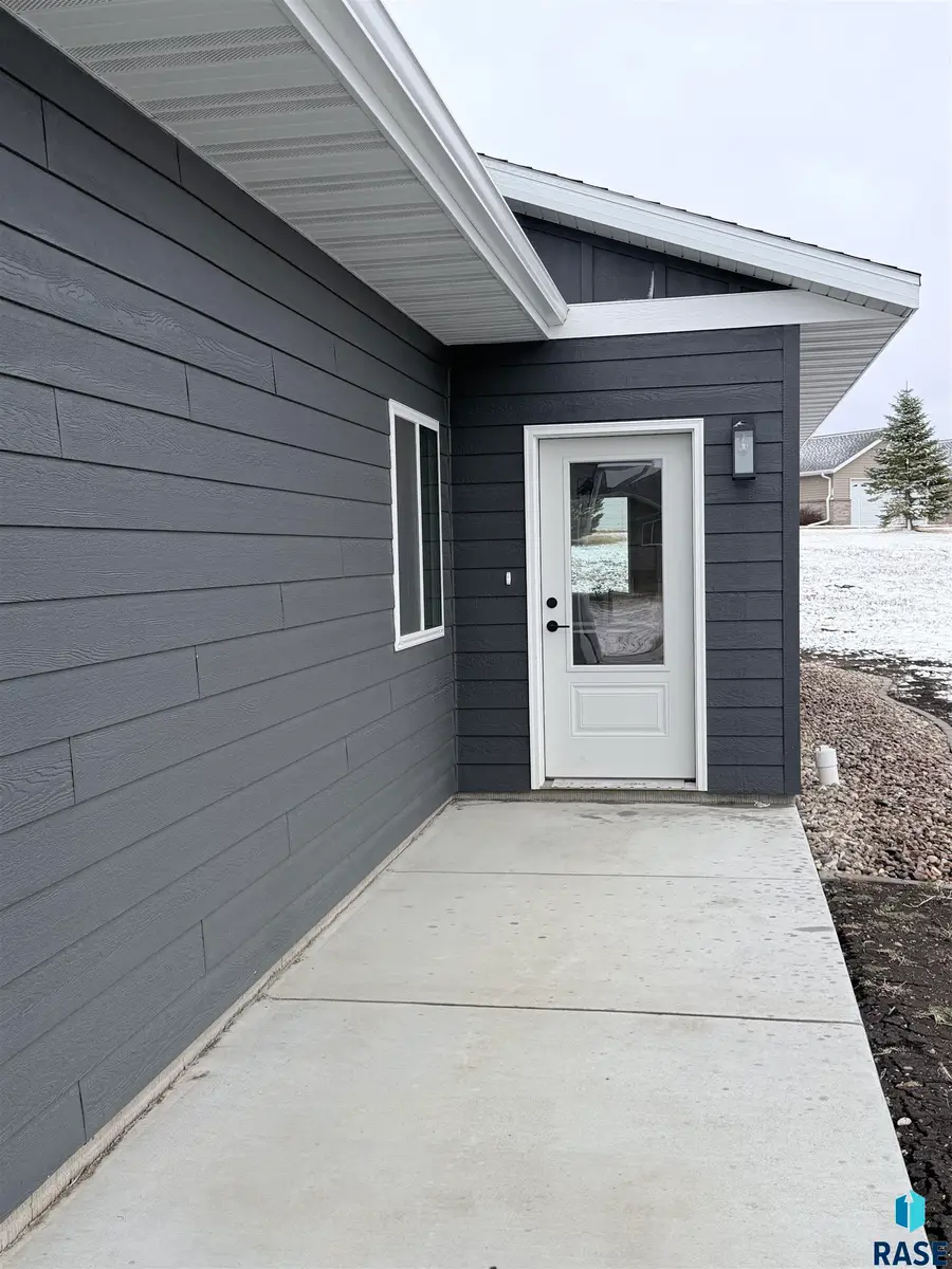 1002 S 6th Ave, Rock Rapids, IA 51246 - #2