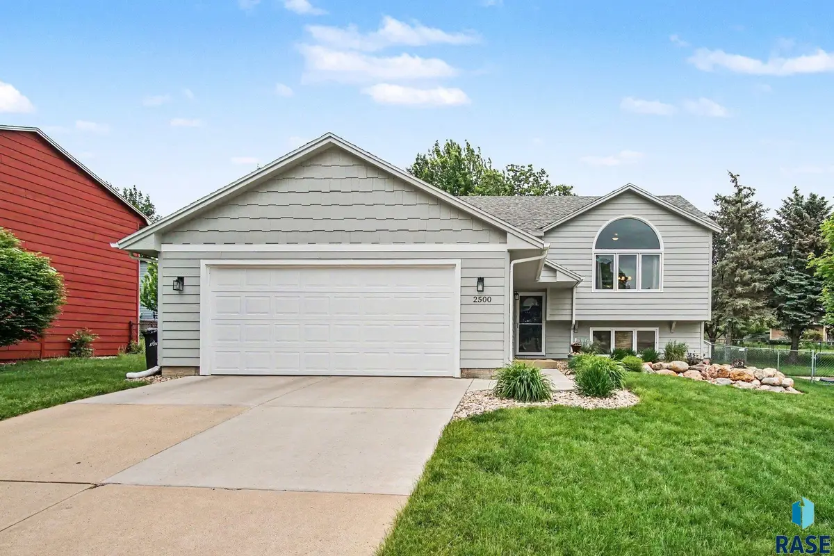 2500 S Pepper Ridge Ave, Sioux Falls, SD 57103 - #1