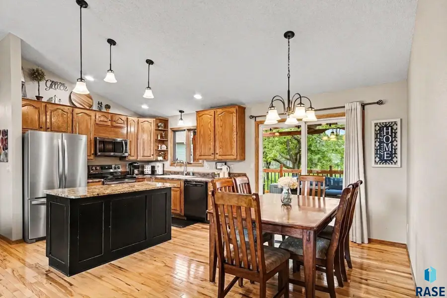 2500 S Pepper Ridge Ave, Sioux Falls, SD 57103 - #3