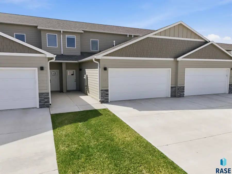 5513 Huntwood Ave, Sioux Falls, SD 57108 - #3